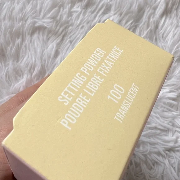 Kylie Cosmetics Translucent Setting Powder - Picture 3 of 8